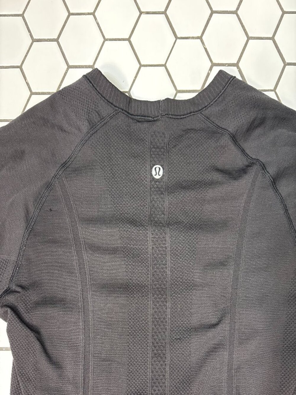 Lululemon Swiftly Tech Long Sleeve Crew Size 10 White Black Ombre Running Top - Picture 4 of 4